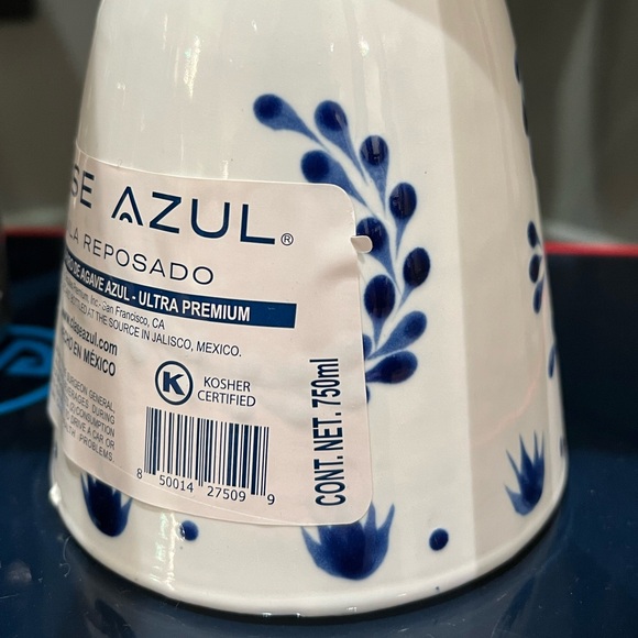 🚨⚠️ SALE! ⬇️ BELOW ⬇️ Clase Azul 750 ml Tequila Bottle - Picture 8 of 8